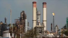 EEUU avisa a sus refinerías que planea sancionar crudo venezolano