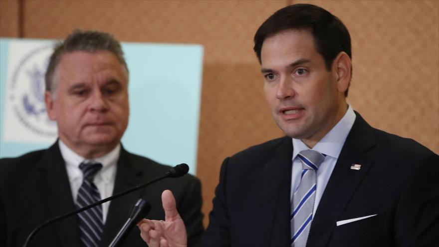 Senador estadounidense Marco Rubio (dcha.), en una rueda de prensa en Washington (capital), 10 de octubre de 2018. (Foto: AFP)