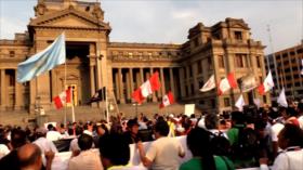 Peruanos protestan por retiro arbitrario del juez Carhuancho
