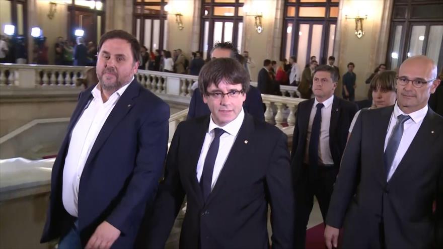 Cataluña modificará reglamento para restituir a Puigdemont