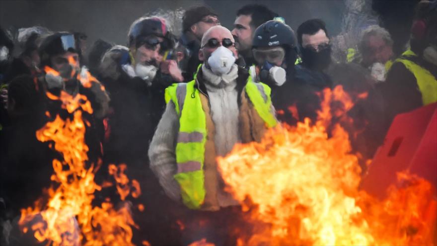 Manifestantes franceses participan en protesta de "chalecos amarillos" en Angers, Francia, 19 de enero de 2019. (Foto: AFP)