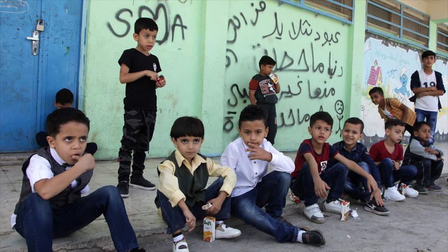 Estudiantes palestinos de una de las escuelas de la UNRWA en el campo de refugiados palestinos de Al-Baqaa (Palestina), 2 de septiembre de 2018. (Foto: AFP)