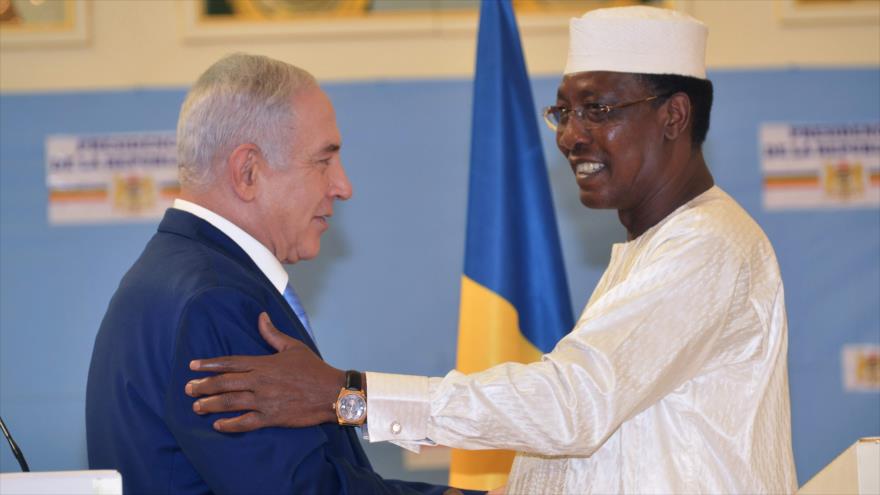 El primer ministro israelí, Benjamín Netanyahu, junto con el presidente de Chad, Idriss Déby, 20 de enero de 2019. (Foto: AFP)