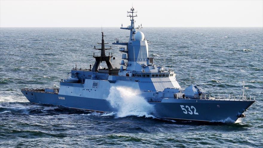 La corbeta de la Armada rusa Bóiki.