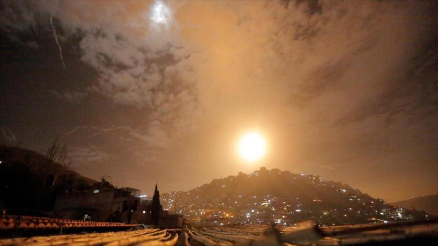 La Defensa Aérea siria responde a ataque con misiles de Israel contra Damasco, 15 de septiembre de 2018. 