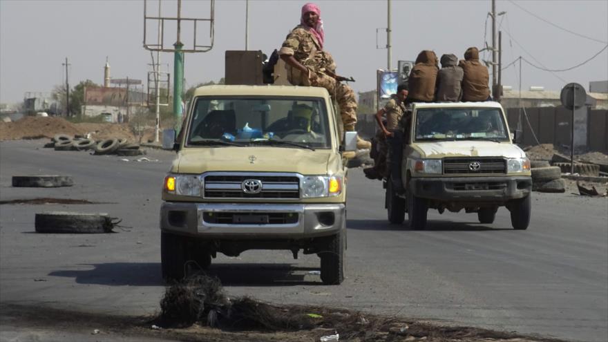 Fuerzas afines al fugitivo expresidente yemení Abdu Rabu Mansur Hadi, custodian un área en Al-Hudayda. (Foto: AFP)