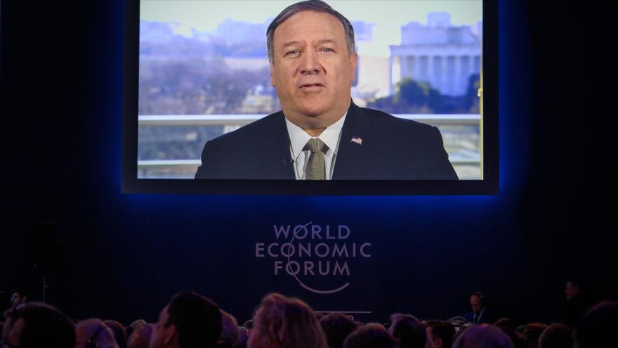 El secretario de Estado de EE.UU., Mike Pompeo, asiste a través de un mensaje de vídeo en el Foro Económico Mundial en Davos, 22 de enero de 2019. (Foto: AFP)