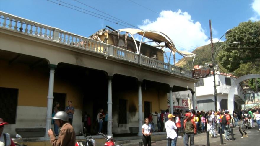La oposición venezolana protagoniza violentas protestas en Caracas