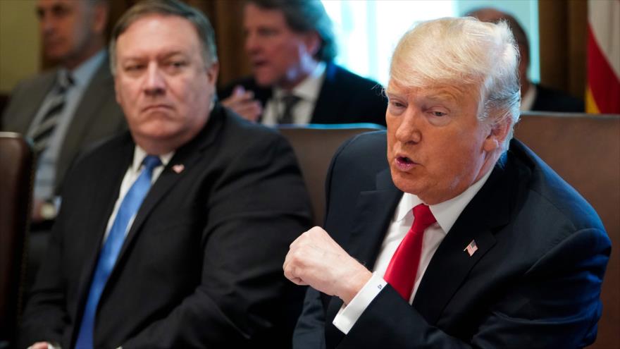 El presidente de EE.UU., Donald Trump (dcha.) y su secretario de Estado, Mike Pompeo, en la Casa Blanca, Washington, 16 de agosto de 2018. (Foto: AFP)