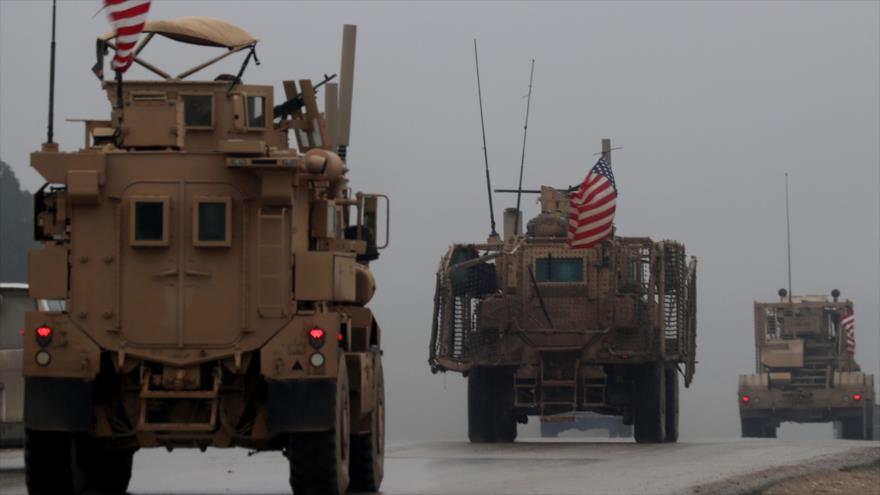 Un convoy de vehículos militares de EE.UU. en la ciudad de Manbij, sita en el norte de Siria, 28 de diciembre de 2018. (Foto: AFP)