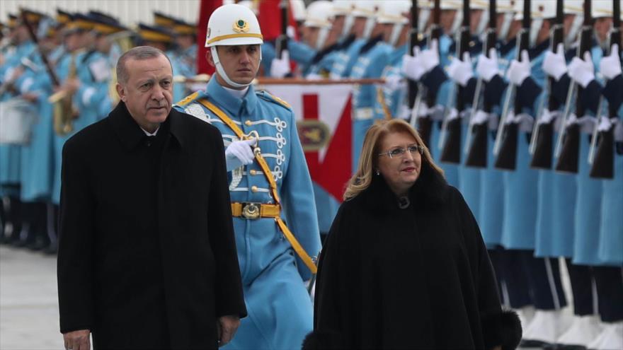 El presidente turco, Recep Tayyip Erdogan, y su par maltesa, Marie-Louise Coleiro Preca, en Ankara, capital turca, 24 de enero de 2019. (Foto: AFP)