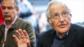 Chomsky y 70 intelectuales piden a Trump no intervenir en Venezuela
