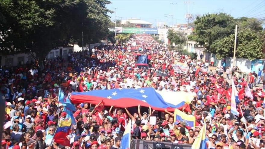 Venezolanos marchan en repudio al plan golpista impulsado por EEUU