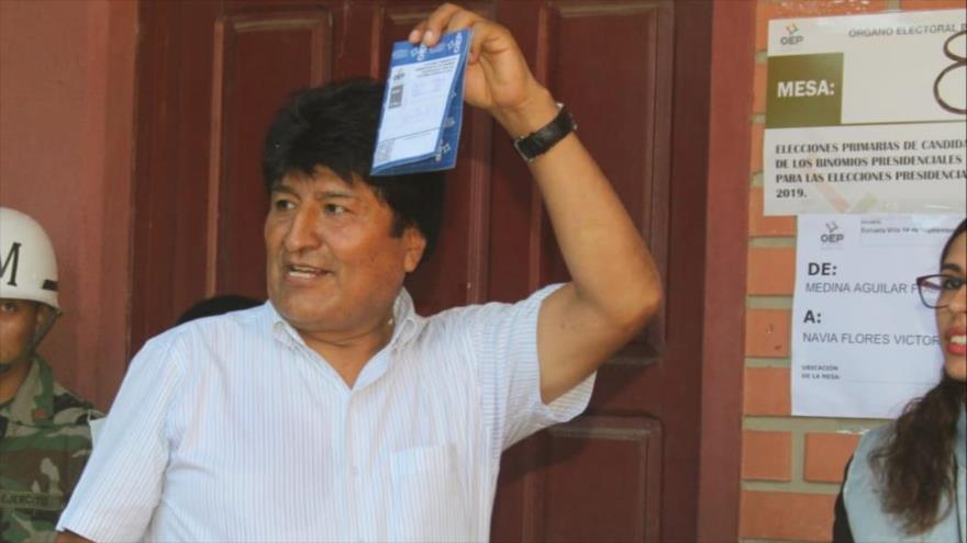 Bolivianos acuden a las urnas en las elecciones primarias