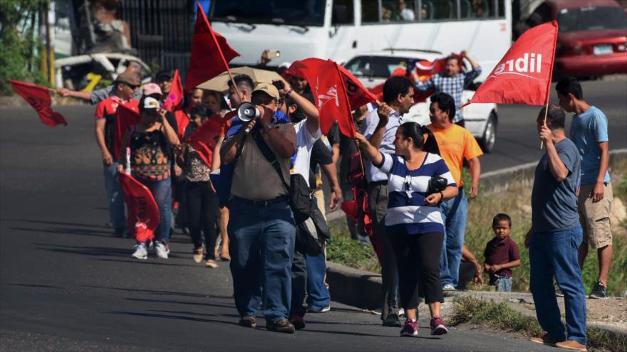 Policía hondureña reprime protestas ciudadanas contra el Gobierno