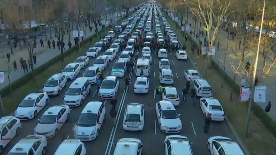 Los taxistas bloquean Madrid y mantienen su huelga indefinida
