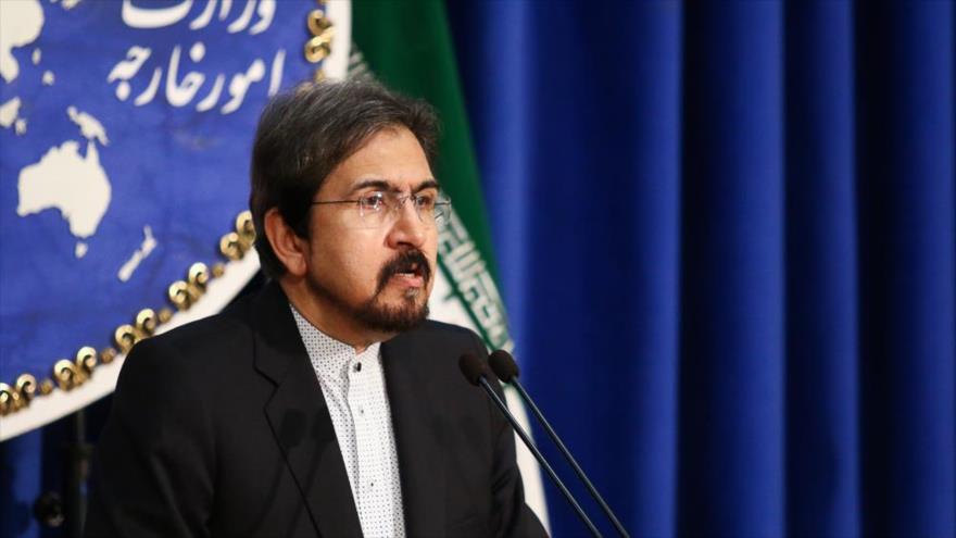 El portavoz de la Cancillería iraní, Bahram Qasemi, habla durante una rueda de prensa en Teherán (capital persa).