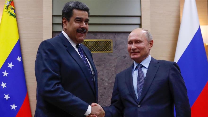 El presidente venezolano, Nicolás Maduro (izda.) y su par ruso, Vladimir Putin, en la residencia de Novo Ogaryovo, 5 de diciembre de 2018. (Foto: AFP)
