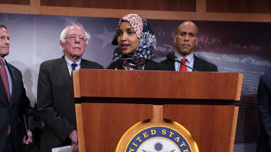 La congresista estadounidense Ilhan Omar habla durante una conferencia de prensa en el Capitolio en Washington, 10 de enero de 2019. (Foto: AFP)
