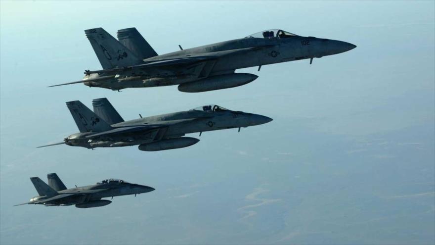 Aviones de combate F/A-18 Super Hornet de la Fuerza Aérea de Estados Unidos sobrevuelan el norte de Irak en marco de la coalición anti-Daesh.