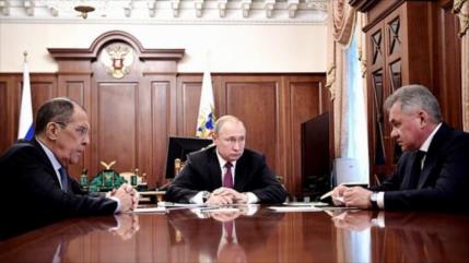 Rusia también suspende su participación en tratado INF con EEUU