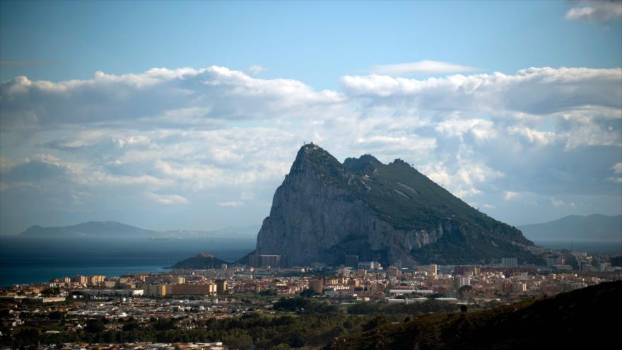 El Peñón de Gibraltar, territorio disputado entre el Reino Unido y España, visto desde La Línea de la Concepción (sur de España), 16 de octubre de 2018.