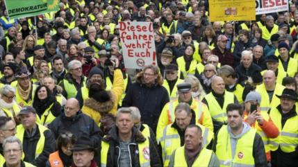 Efecto dominó: Los chalecos amarillos llegan a Stuttgart, Alemania