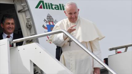 Papa denuncia crímenes de guerra en Yemen antes de viajar a EAU