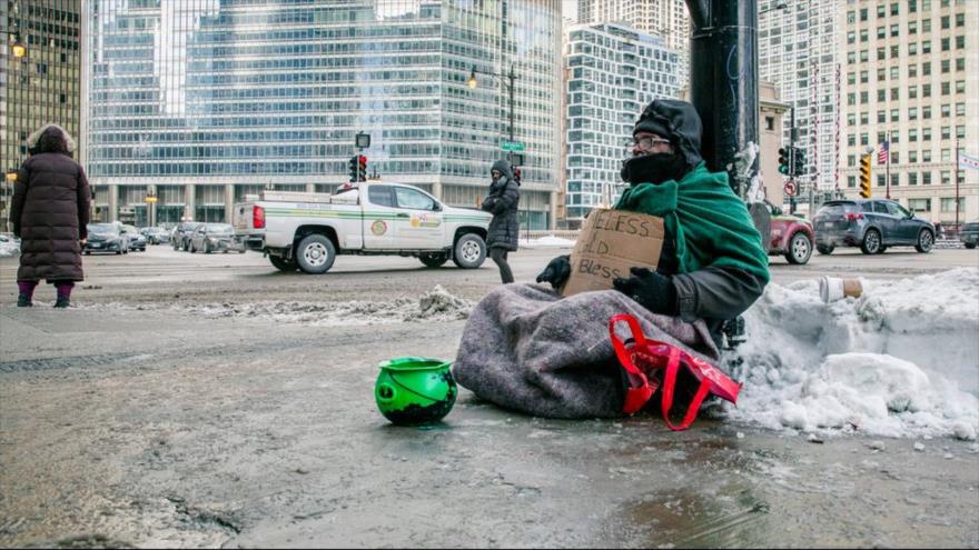 Una persona sin hogar pide dinero en Nueva York durante la ola de frío que ha azotado partes de Estados Unidos, 29 de enero de 2019. (Foto: NYT)