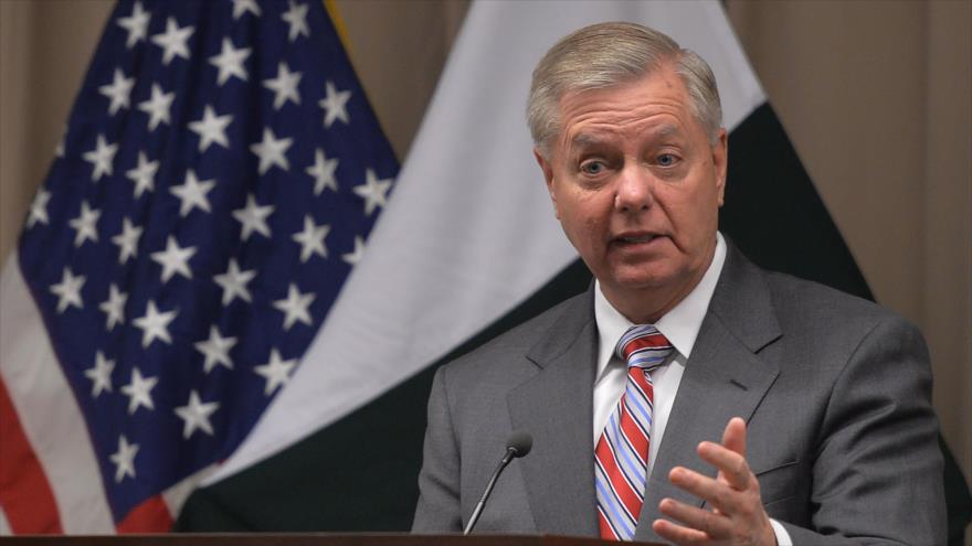 El senador republicano Lindsey Graham, en una conferencia de prensa en la embajada de EE.UU. en Islamabad, Pakistán, 20 de enero de 2019. (Foto: AFP)