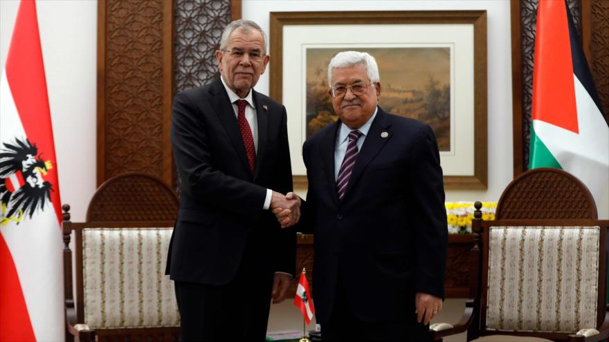 El presidente de Austria, Alexander Van der Bellen (izq.), y su homólogo palestino, Mahmud Abás, 5 de febrero de 2019. (Foto: AFP)