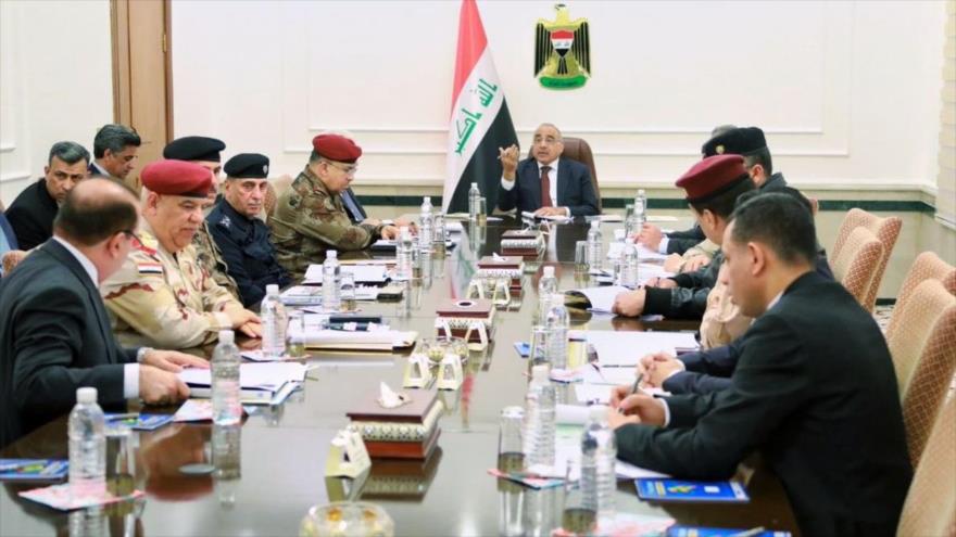 El premier iraquí, Adel Abdul-Mahdi (centro) en la reunión semanal del Consejo de Seguridad Nacional de Irak, 5 de febrero de 2019. 