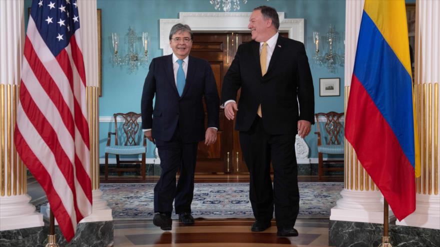 El canciller colombiano, Carlos Holmes Trujillo, se reúne con el secretario de Estado de EEUU, Mike Pompeo, 5 de febrero de 2019. (Foto: AFP)