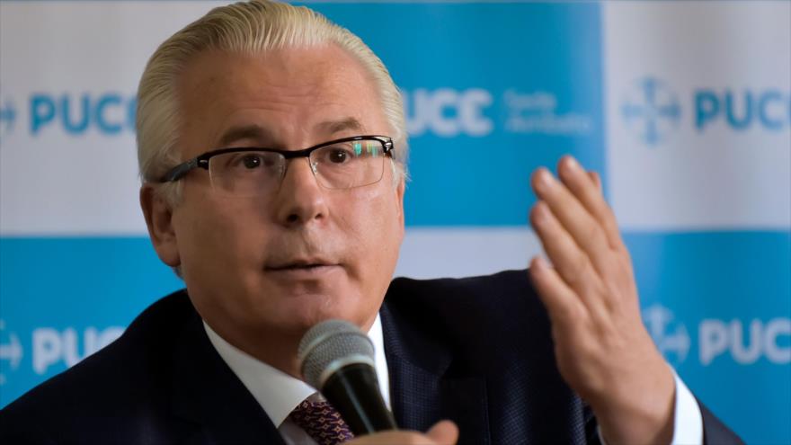 El exjuez español Baltasar Garzón, habla en una rueda de prensa en la Universidad Católica en Ambato, Ecuador, 18 de octubre de 2018. (Foto: AFP)