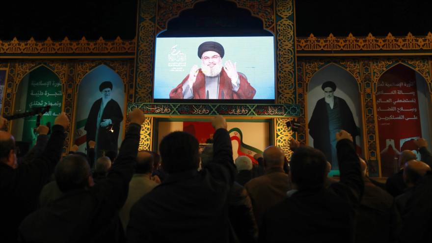 Partidarios de Hezbolá festejan el 40.º aniversario de la revolución iraní en los suburbios del sur de Beirut, 6 de febrero de 2019. (Foto: AFP)