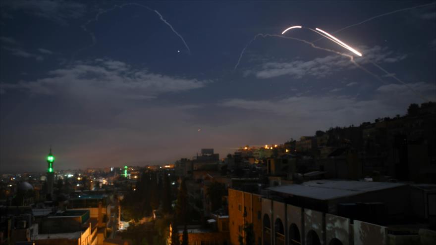 El momento en que Defensa Aérea siria repele ataque misilístico del régimen de Israel contra Damasco, capital de Siria, 21 de enero de 2019. (Foto: AFP)