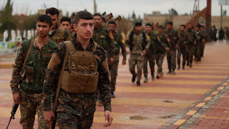 Combatientes de las Fuerzas Democráticas Sirias (FDS) en la ciudad de Qamishli, en el noreste de Siria, en el noreste de Siria 9 de febrero de 2019. (Foto: AFP)