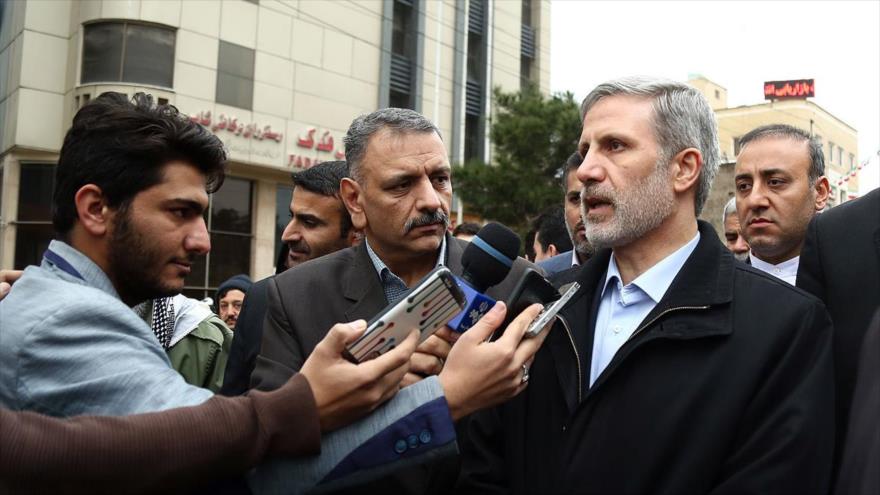 El ministro iraní de Defensa, el general de brigada Amir Hatami, habla con la prensa en la marcha por el triunfo de la Revolución Islámica, Qom, 11 de febrero de 2019.