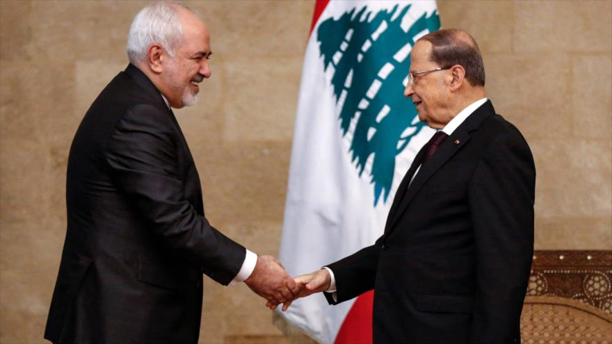 El presidente de El Líbano, Michel Aoun (dcha.) recibe al canciller iraní, Mohamad Yavad Zarif (Izq.), Beirut, 12 de febrero de 2019. (Foto:AFP)