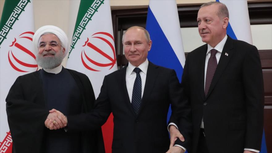 Los presidentes de Irán, Rusia y Turquía, Hasan Rohani, Vladimir Putin y Recep Tayyip Erdogan (de izda. a dcha.) en Sochi, 14 de febrero de 2019. (Foto: AFP)