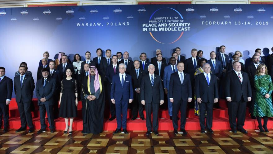 Cancilleres y representantes de países participantes en la cumbre de Varsovia, celebrada en la capital de Polonia, 13 de febrero de 2019. (Foto: AFP)