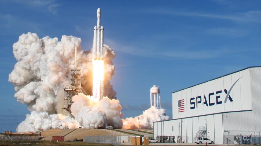 El lanzamiento exitoso del cohete Falcon Heavy realizado por la empresa estadounidense SpaceX.