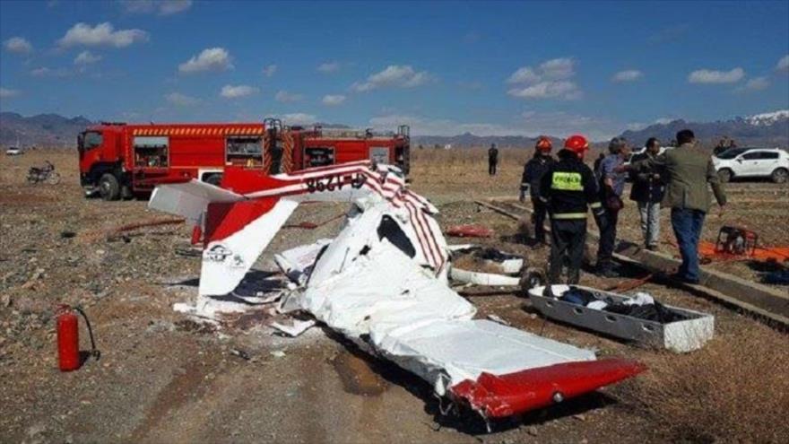 Un equipo de rescate llega al lugar donde se estrelló un avión de entrenamiento en Kashmar, en el noreste de Irán, 15 de febrero de 2019.