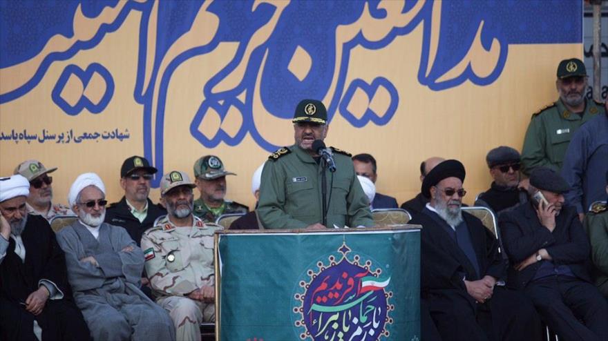 El jefe del CGRI de Irán, el general Mohamad Ali Yafari, en el funeral de las víctimas del ataque terrorista, Isfahán, 16 de febrero de 2019. (Foto: Fars)