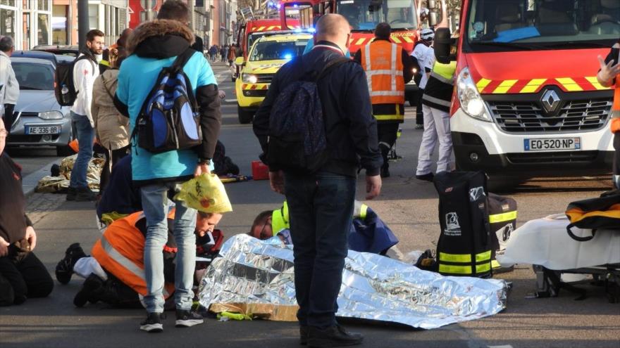 Vídeo: Vehículo embiste a chalecos amarillos en Rouen (Francia) | HISPANTV