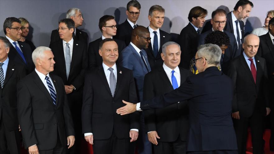 Participantes en la conferencia de Varsovia (Polonia) se preparan para una foto, 13 de febrero de 2019. (Foto: AFP)