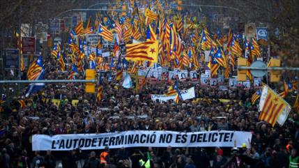 200 000 personas en Barcelona apoyan a líderes independentistas