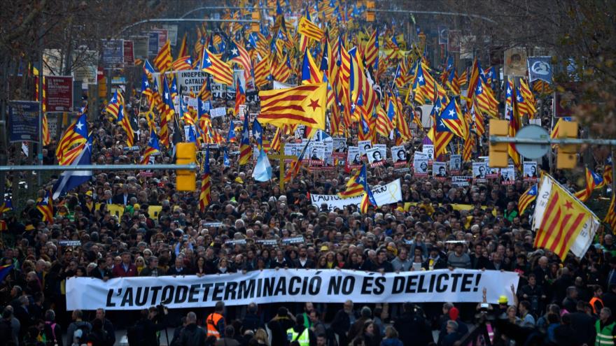 200 000 personas en Barcelona apoyan a líderes independentistas | HISPANTV