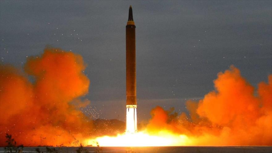 Una prueba de misil balístico realizada por Corea del Norte.
