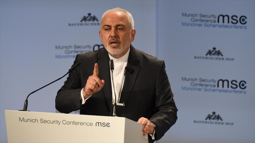 El canciller de Irán, Mohamad Yavad Zarif, ofrece un discurso en la Conferencia de Seguridad de Múnich (Alemania), 17 de febrero de 2019. (Foto: AFP)